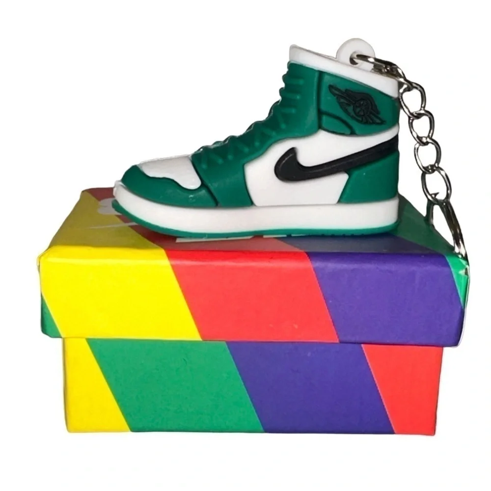 NIKE SB DUNK LOW PRO QS Green/White/Black Key Chain Box Included